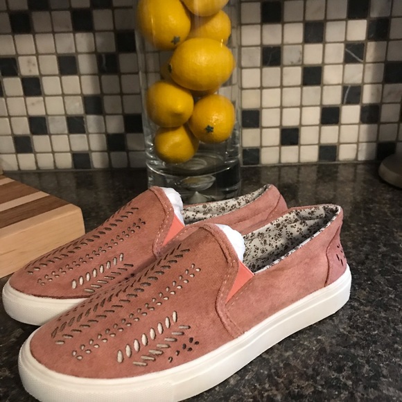Shoes - Cute salmon pink slip on loafers